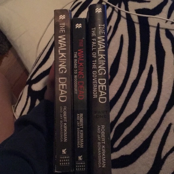 walking dead book series - Picture 1 of 1